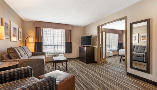 Two-Room King Suite with Whirlpool - Non Smoking