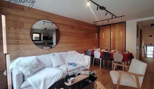 Three-Bedroom Deluxe Apartment