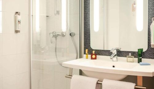 Standard Room with One Double Bed and One Single Bed