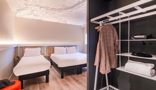 Standard Room with One Double Bed and One Single Bed