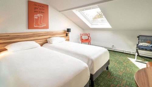 Standard Room with Two Single Beds