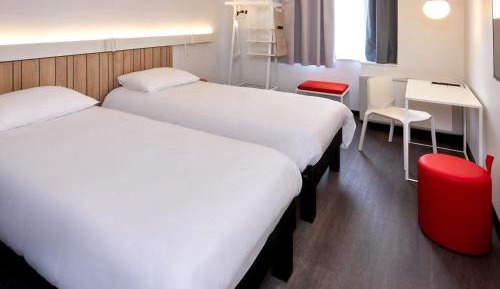 Standard Twin Room - Courtyard Side