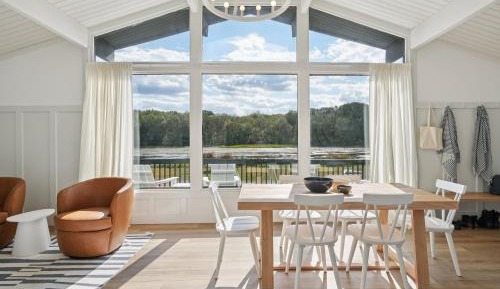 Two-Bedroom Deluxe Apartment with Balcony