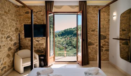 Deluxe Queen Suite