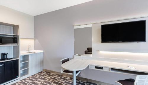 Queen Studio Suite - Non-Smoking