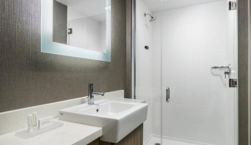 Queen Suite with Two Queen Beds and Sofa Bed - Hearing Accessible