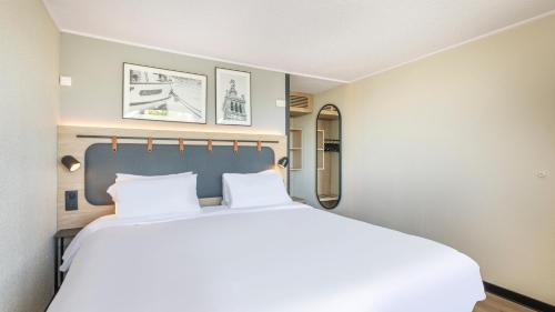 Superior Room - 1 King Bed