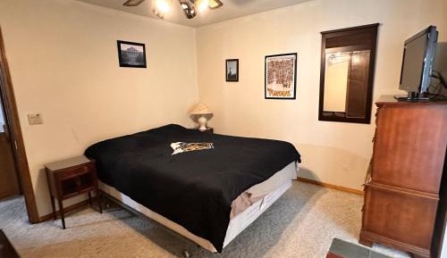 Queen Room with Shared Bathroom