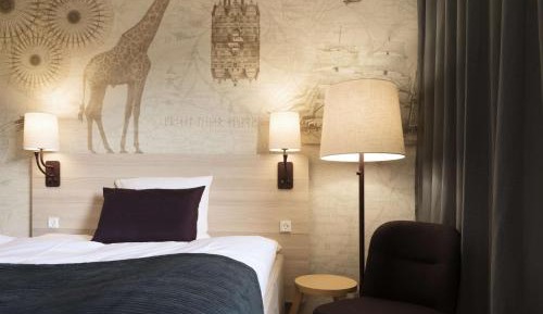 Family Room (2 Adults + 2 Children)