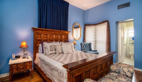 Standard Queen Room