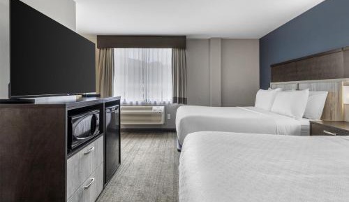 Queen Room with Two Queen Beds - Lake View