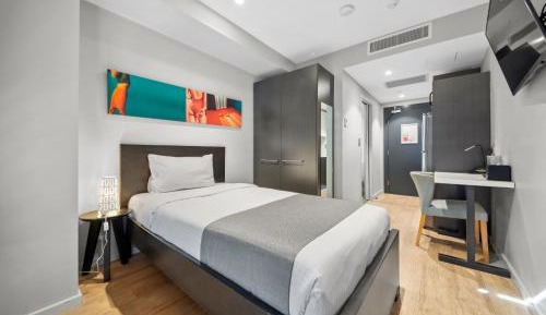 Deluxe Single Studio