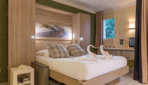 Studio with Sleeping Alcove and Terrace or Balcony (4 People)
