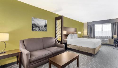 King Suite - Non-Smoking