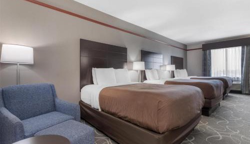 Queen Room with Three Queen Beds - Non-Smoking