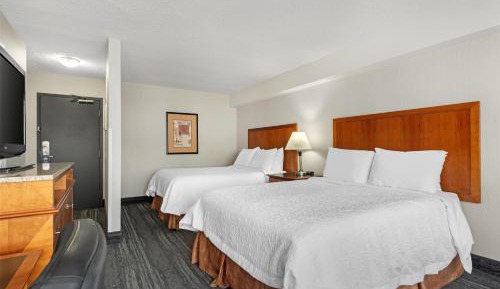 Queen Room with Two Queen Beds and Kitchenette