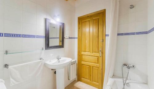 Twin Room with Private Bathroom