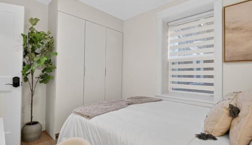 Standard Double Room with Shared Bathroom