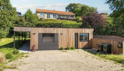 Three-Bedroom Vacation Home 