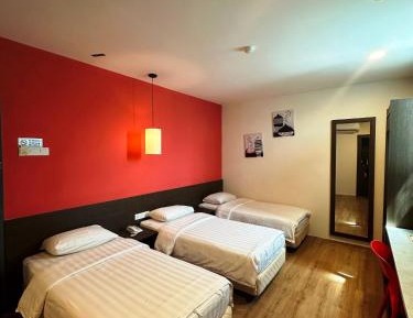 Deluxe Triple Room with 3 Single Bed