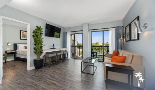 Two-Bedroom Deluxe Apartment with Balcony