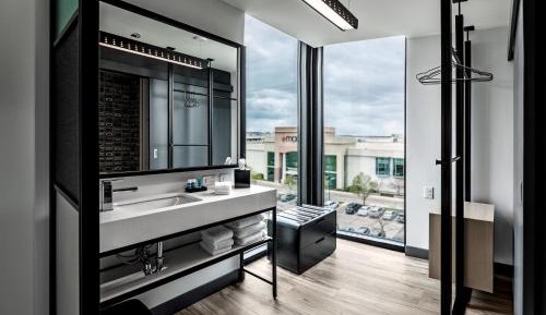 Urban Guest room with 1 King, City view