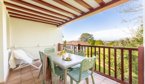 Superior Three-Bedroom Apartment with Balcony (8 People)