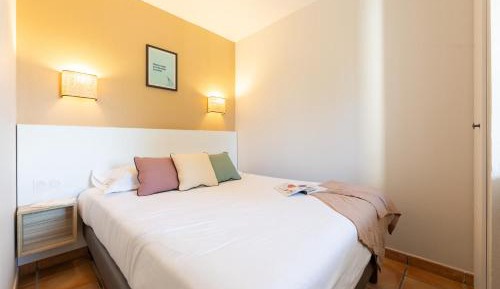 Superior One-Bedroom Apartment with Sleeping Alcove (6 People)