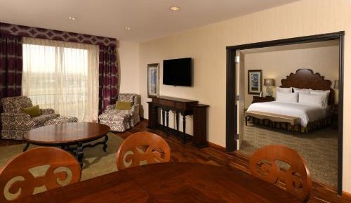 One-Bedroom King Suite - Hearing Accessible
