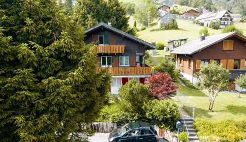 Apartment with Mountain View