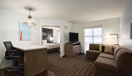 One-Bedroom King Suite