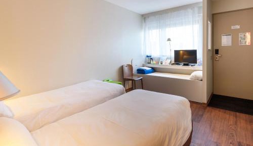 Standard Twin Room with One Single Bed - Up to Ten Years