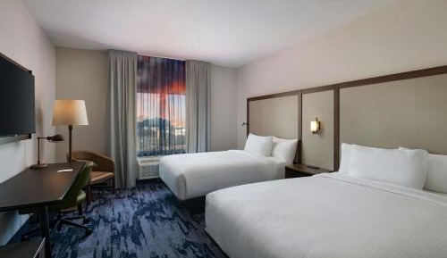 Standard Queen Room with City View - Mobility/Hearing Accessible with Tub