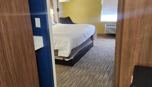 King Room - Mobility Access Roll in Shower/Non-Smoking