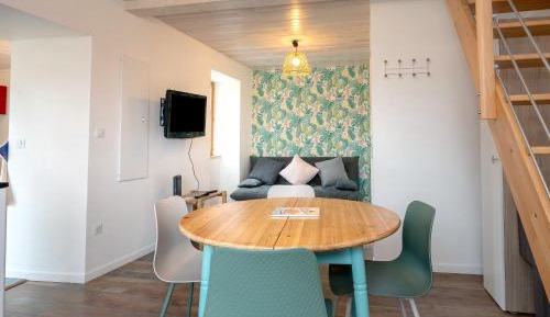 Two-Bedroom Deluxe Apartment with Garden View