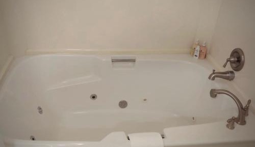 Queen Room with Spa Bath