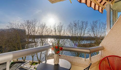 Suite with Lake View