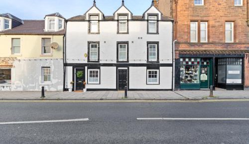 Four-Bedroom Holiday Home