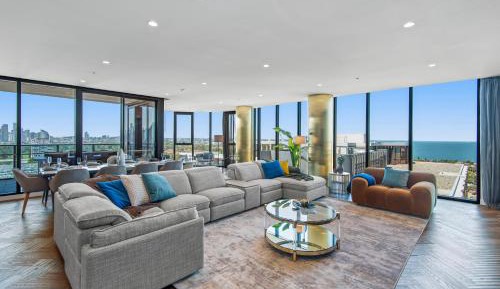 4 Bedroom Apartment on level 13 with City and Bay Views 2 Parking Spots