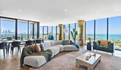 4 Bedroom Penthouse on level 15 with City and Bay Views 2 Parking Spots