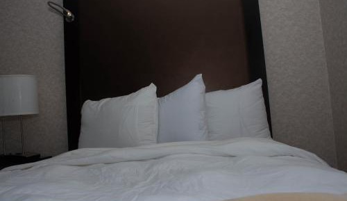 Queen Room - Non-Smoking