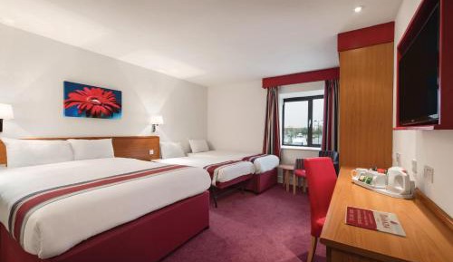 Family Room (2 Adults + 2 Children)