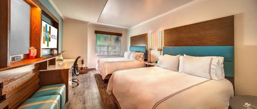 Standard Queen Room with Two Queen Beds - Communications Accessible
