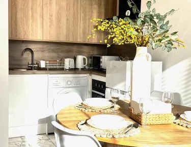 Deluxe One-Bedroom Apartment