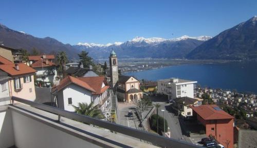 Apartment with Lake View