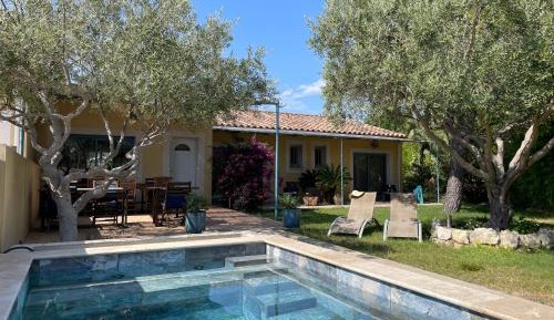 Double or Twin Room with Mountain View