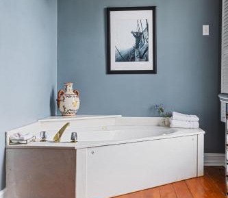 King Room with Spa Bath