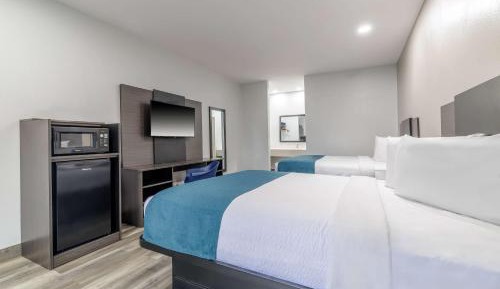 Deluxe Queen Room with Two Queen Beds - Non-Smoking