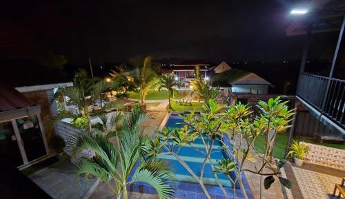 Family Room with Mountain View