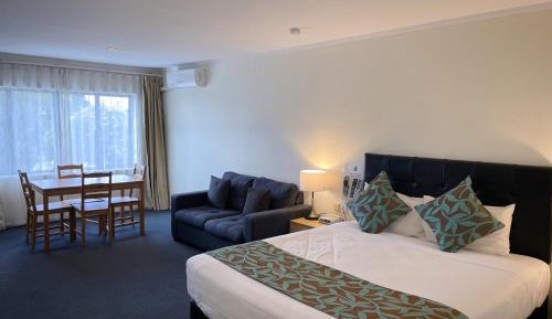 Queen Studio (Upstairs)